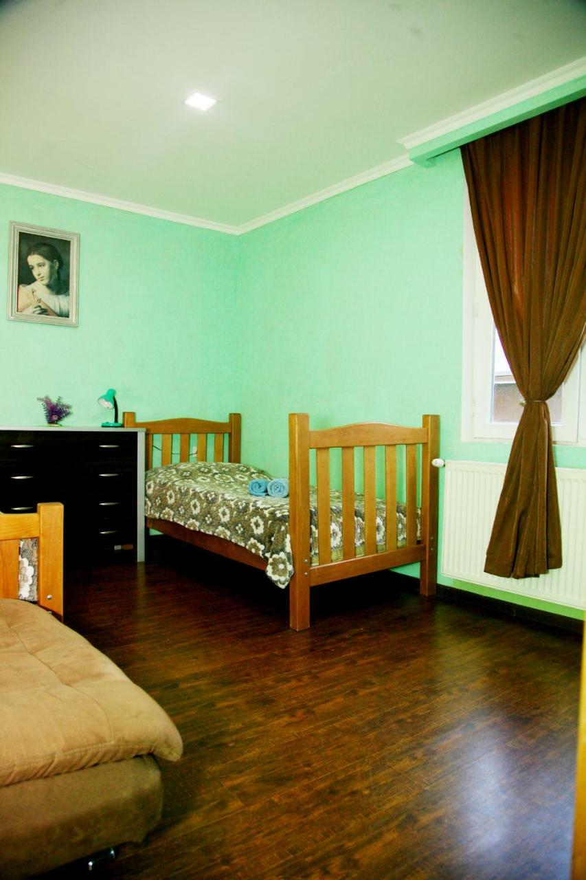 Guesthouse Different 第比利斯 外观 照片